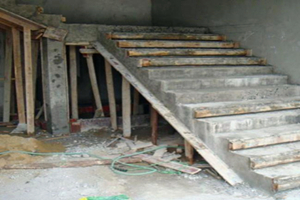 自建房砖混结构，如何拆除现浇楼梯？