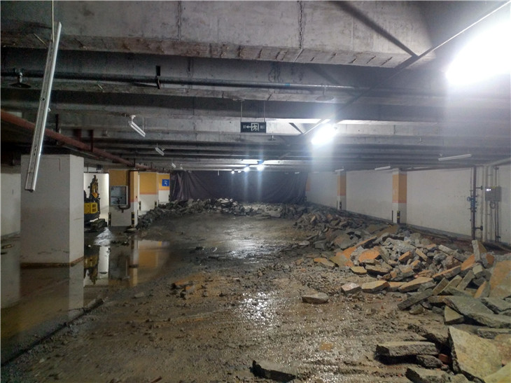 郫都区龙湖天街15栋地下室混凝土拆除清运